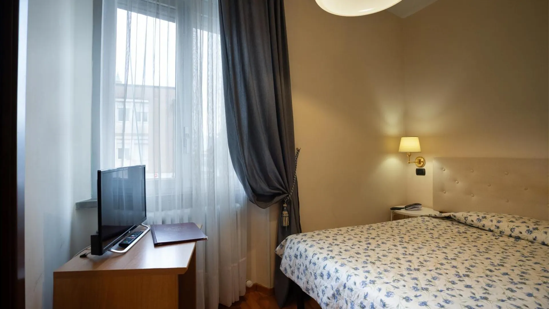 Hotel Bernardino Lucca 3*,  Italia