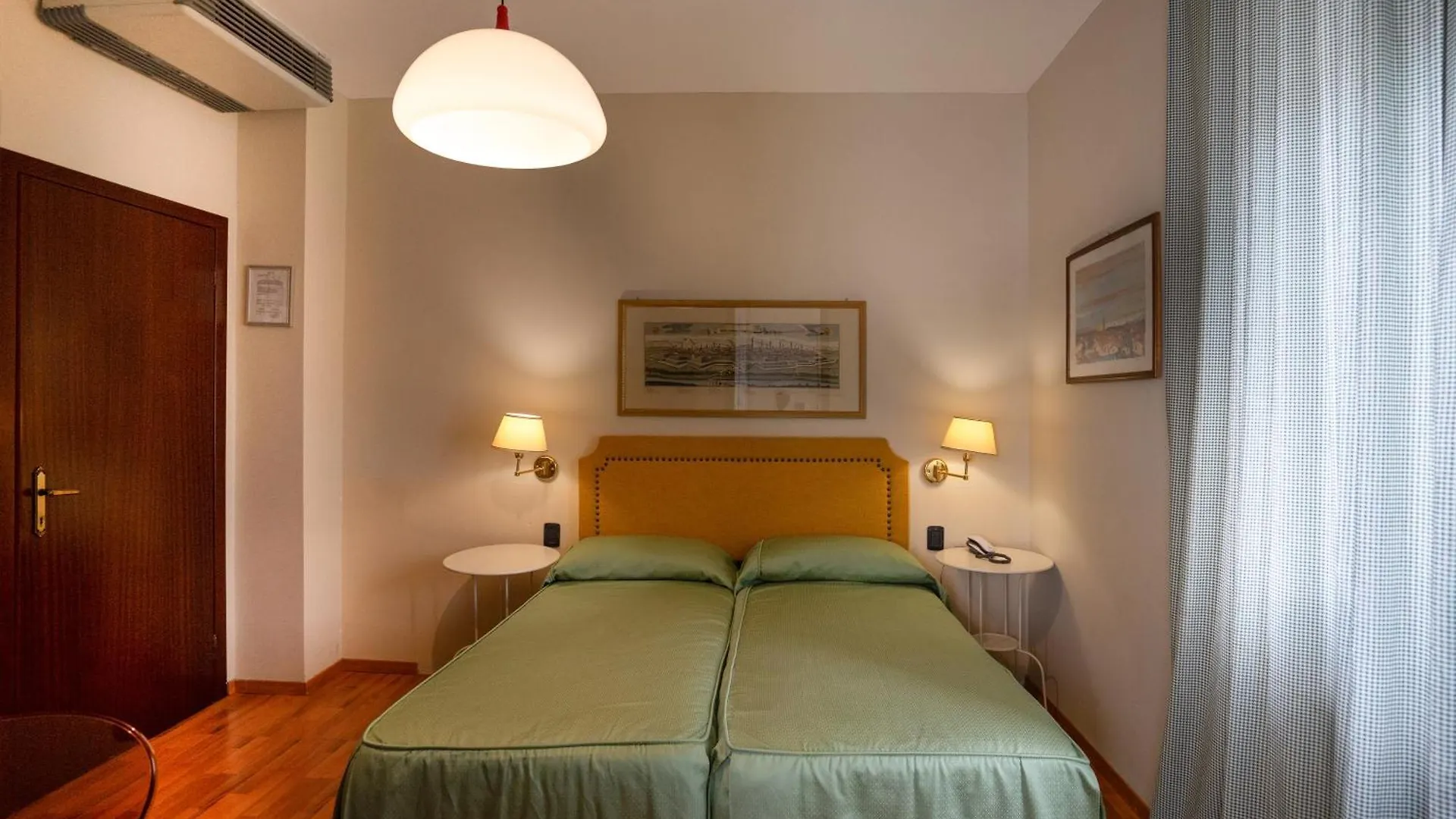 Hotel Bernardino Lucca 3*,  Italia