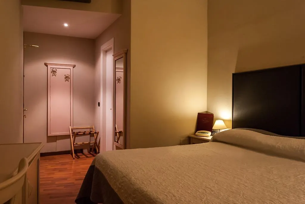 Hotel Bernardino Lucca 3*,  Italia